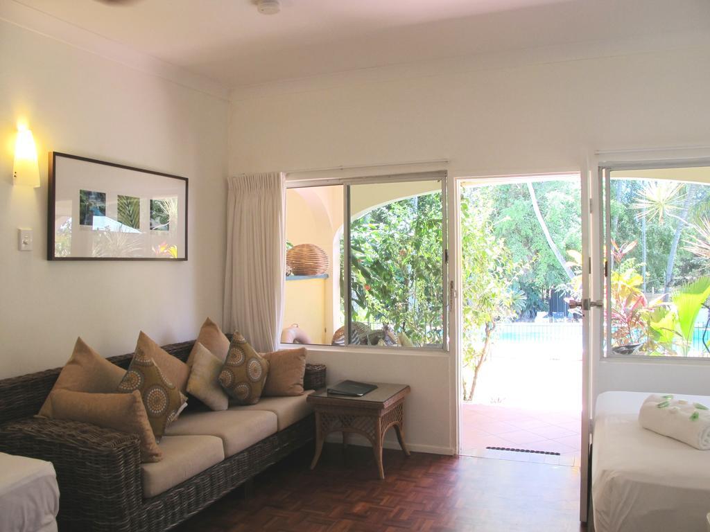 Villa Marine Holiday Apartments Cairns Yorkeys Knob Exterior photo