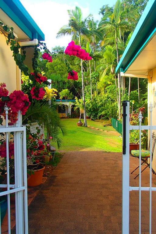 Villa Marine Holiday Apartments Cairns Yorkeys Knob Exterior photo