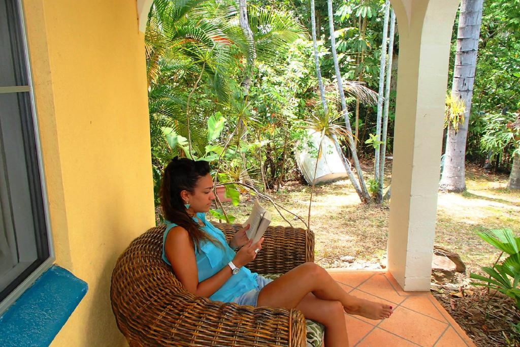 Villa Marine Holiday Apartments Cairns Yorkeys Knob Exterior photo