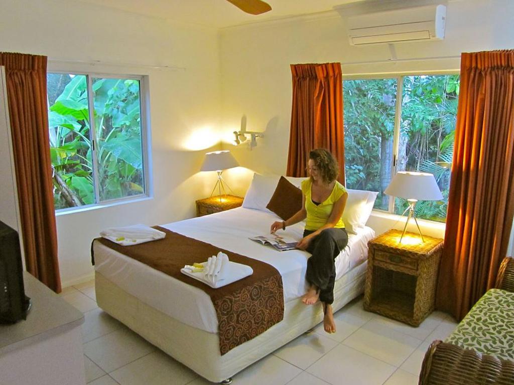 Villa Marine Holiday Apartments Cairns Yorkeys Knob Exterior photo